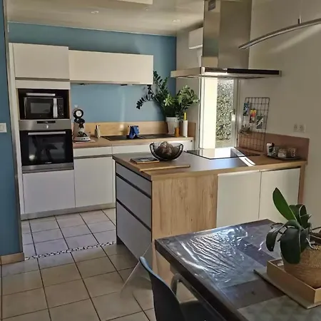 Apartment Cosy, Petite Terasse, Place De Parking Privee Proche Commerces