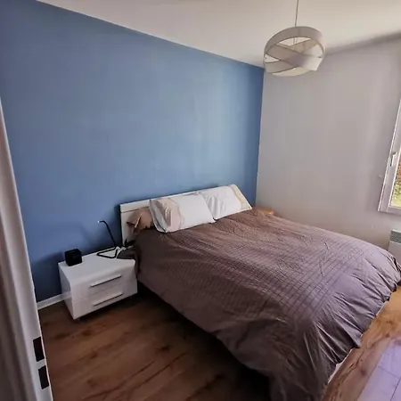 Cosy, Petite Terasse, Place De Parking Privee Proche Commerces Apartment *