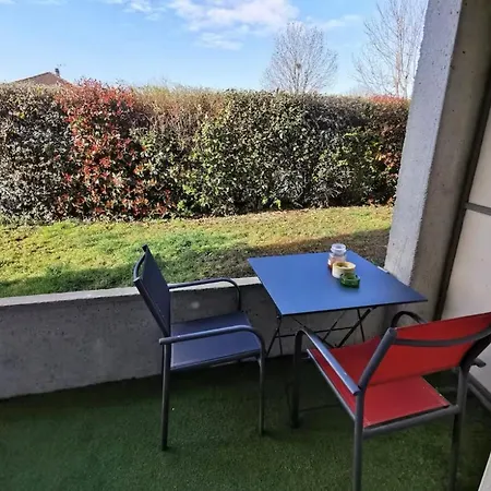 Cosy, Petite Terasse, Place De Parking Privee Proche Commerces Arpajon-sur-Cere