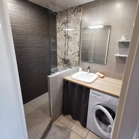 Cosy, Petite Terasse, Place De Parking Privee Proche Commerces Apartment Arpajon-sur-Cere